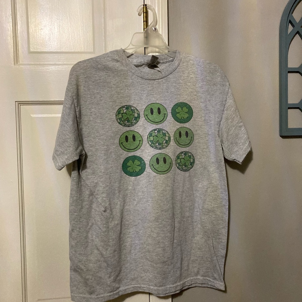 Gildan Gray Tee with Green Smiley and Clover Design